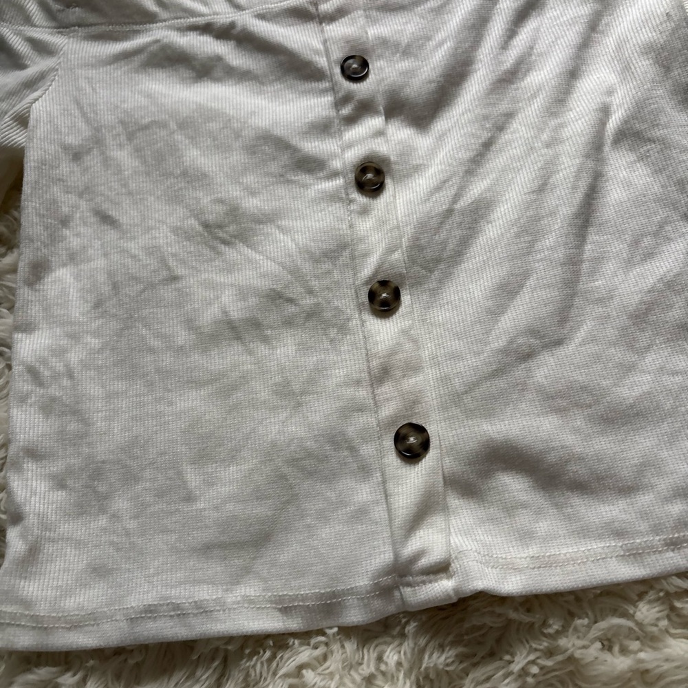 Off-Shoulder Buttoned White Crop Top - image 3